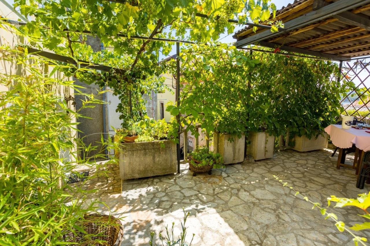 Charming Studio Apartment At House Rustica With Terrace And Nearby Parking Punat Exterior foto